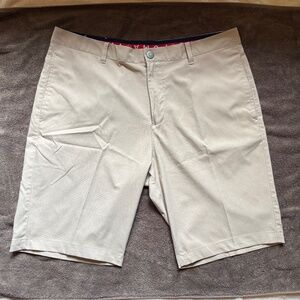 EUC Men's Puma Golf Shorts,  stretch waist,. size 36, tan/khaki